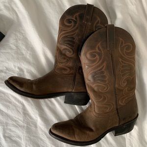 Laredo cowgirl boots